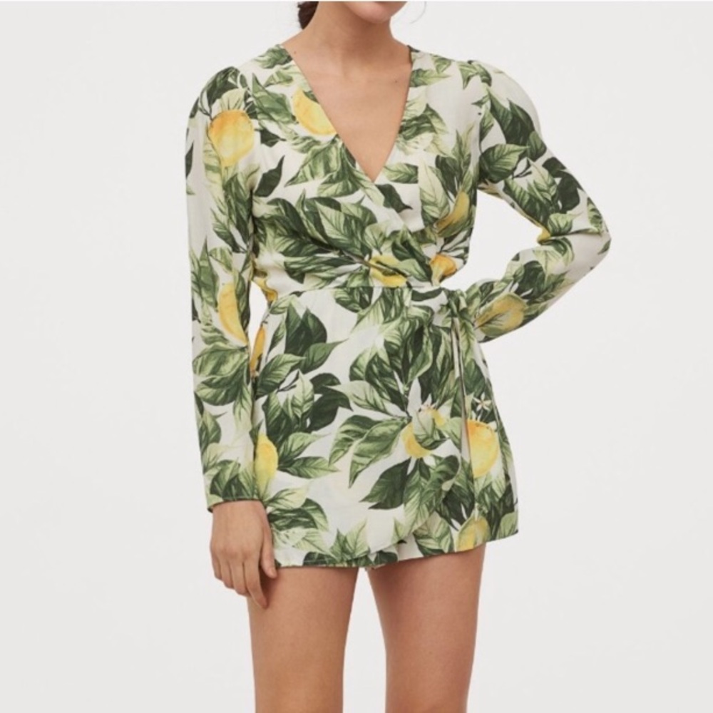 NWT H&M V-Neck Tropical Print Romper